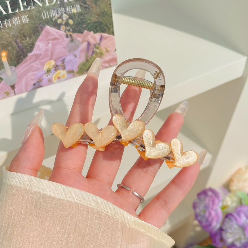 4 # 薄いオレンジ色の愛のクリップ