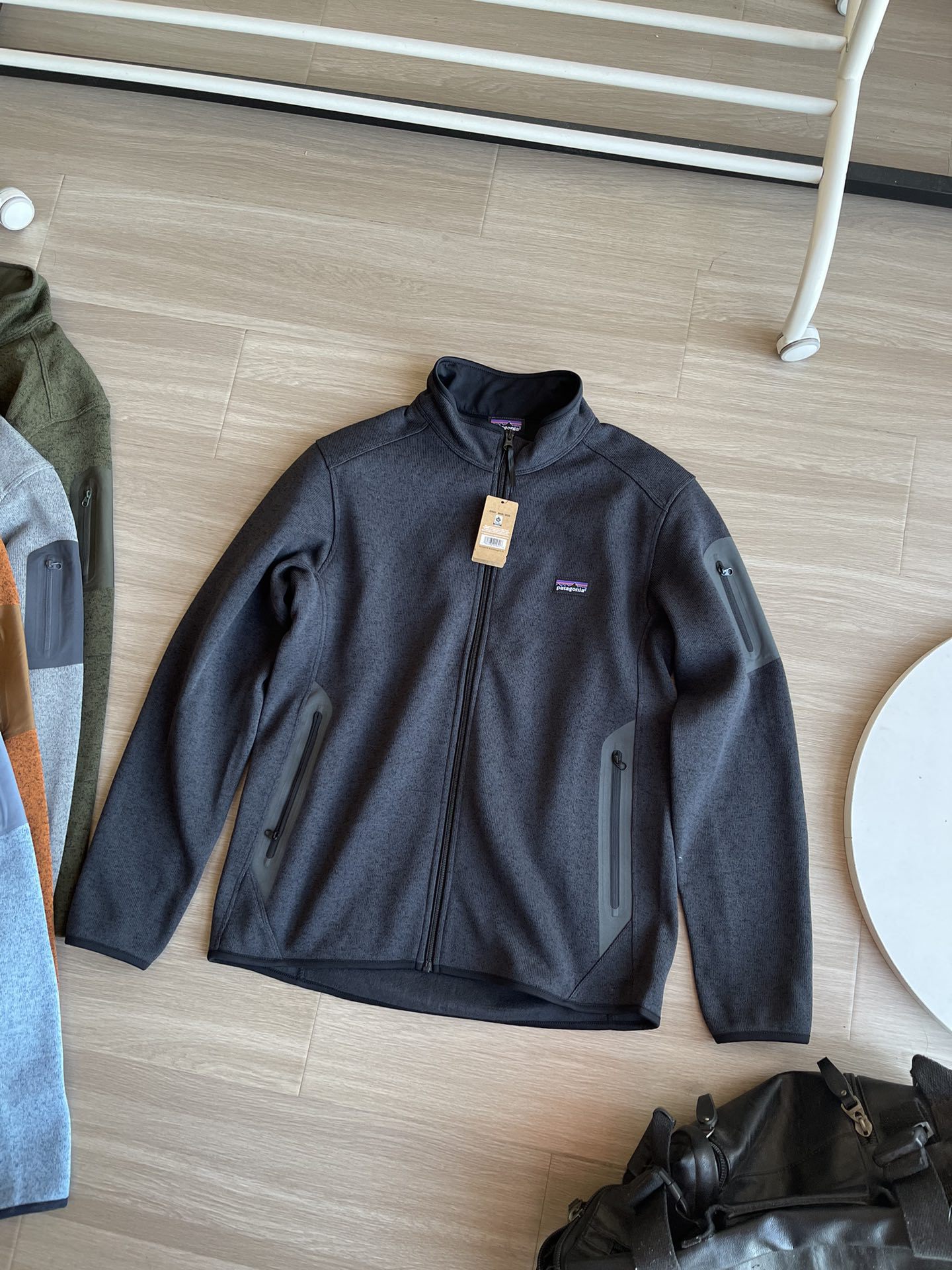 カーボングレー