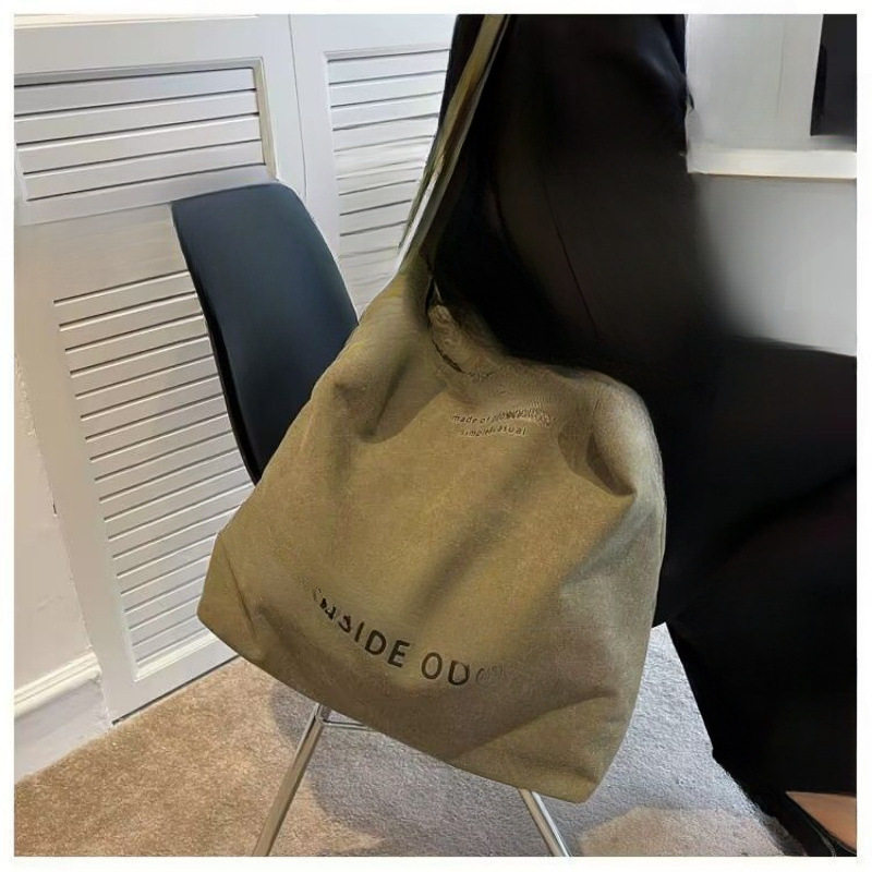 ミリタリーグリーン IN [ジッパー付きで控除なしにアップグレード]